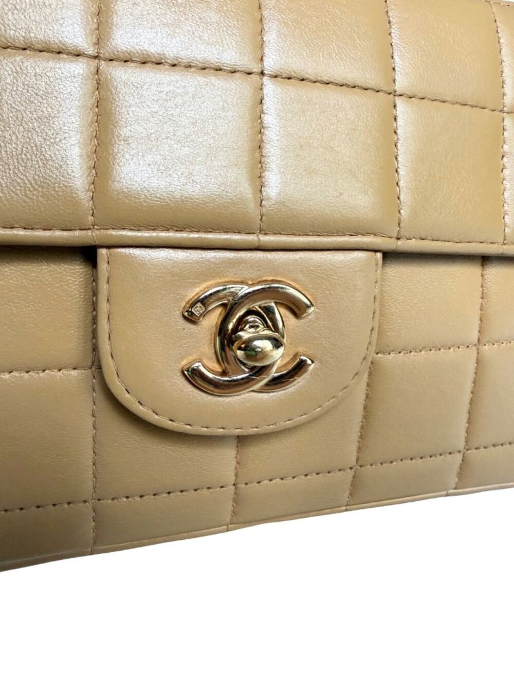 Authentic Vintage Chanel Beige Choco Bar Lambskin Chain Shoulder Bag - Picture 4 of 12